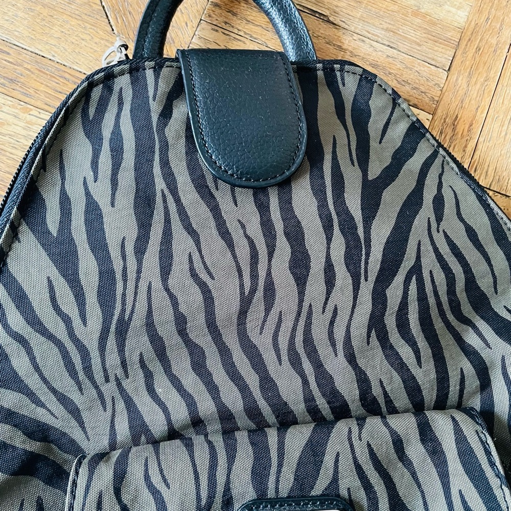Baggelini Backpack - Picture 5 of 11